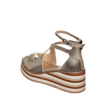 Load image into Gallery viewer, Champagne