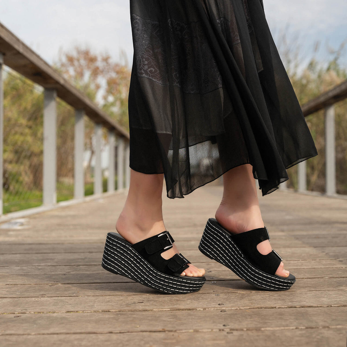 Chunky Platform Buckle Mules – Stylish & Comfortable – Antelope