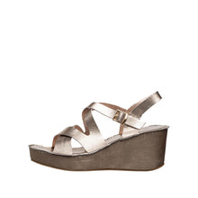 Load image into Gallery viewer, Champagne