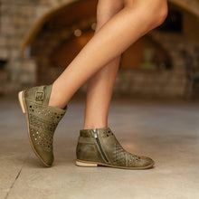 Load image into Gallery viewer, Olive