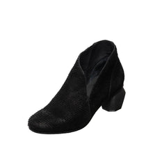 Load image into Gallery viewer, P04 Adora Wide Width Fall Boots with Heel in Black
