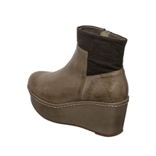 Load image into Gallery viewer, Olive