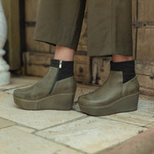 Load image into Gallery viewer, Olive