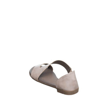 Load image into Gallery viewer, Make Up