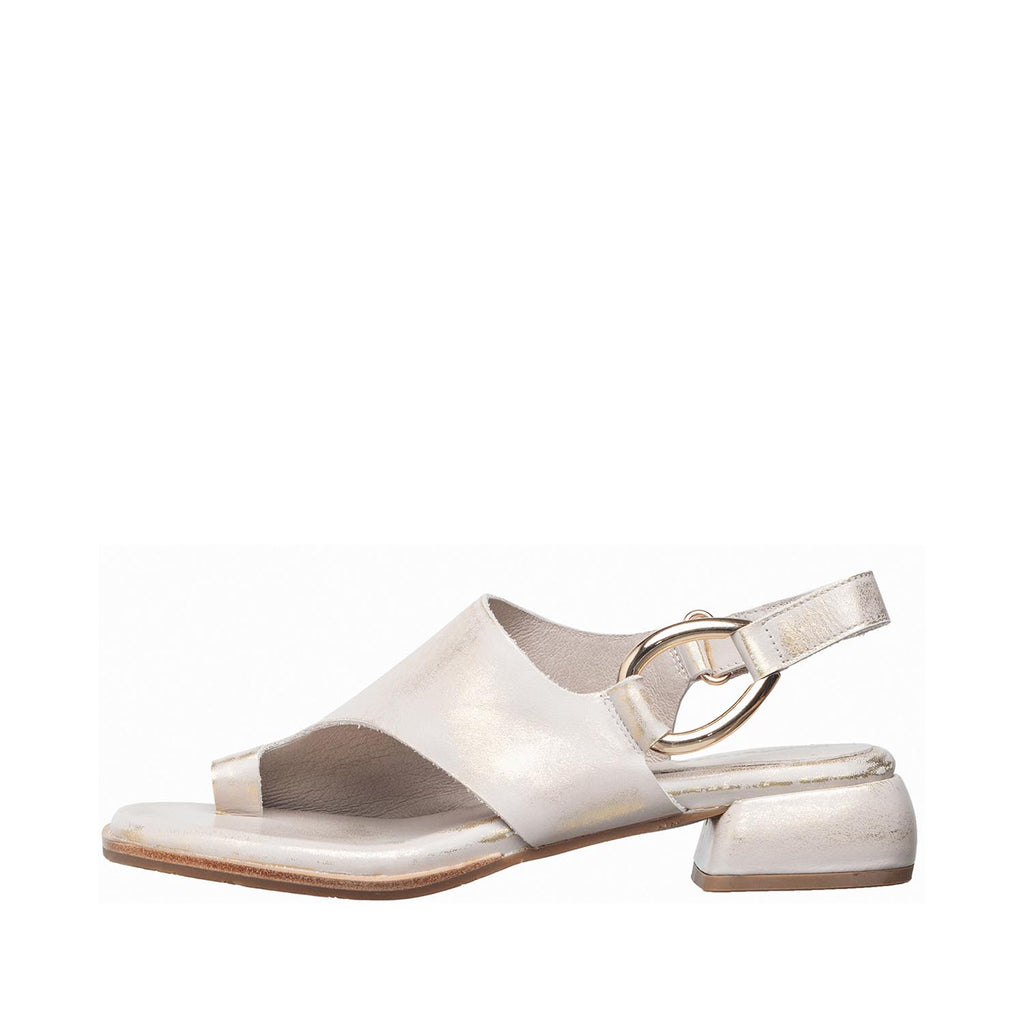 Womens Metallic Leather Toe Ring Sandals Low Heel Comfort - Natural - View 2 | B23 Layla