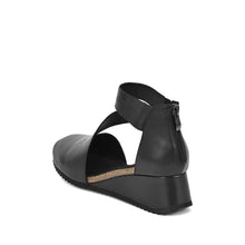 Cut Out Booties Crossover Straps Low Wedge - Black - Thumbnail 5 | M81 Ravi Flex
