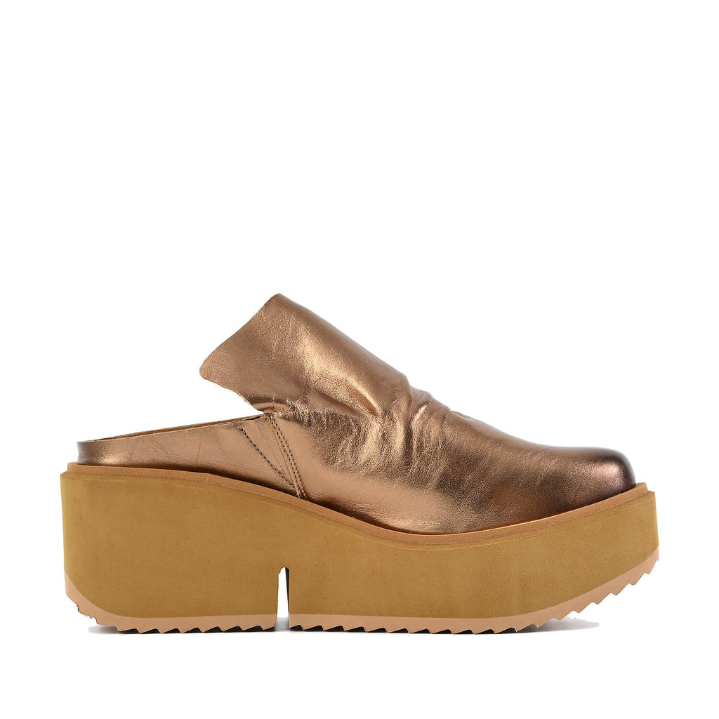 Chunky Platform Mules Metallic Bronze Leather - Bronze - View 3 | Q81 Piper