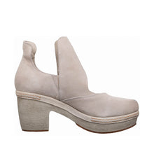 Load image into Gallery viewer, Make Up
