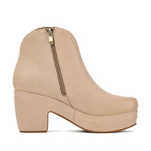 Black Platform Booties Hand-Brushed Leather - Make up - Thumbnail 10 | U08 Josie
