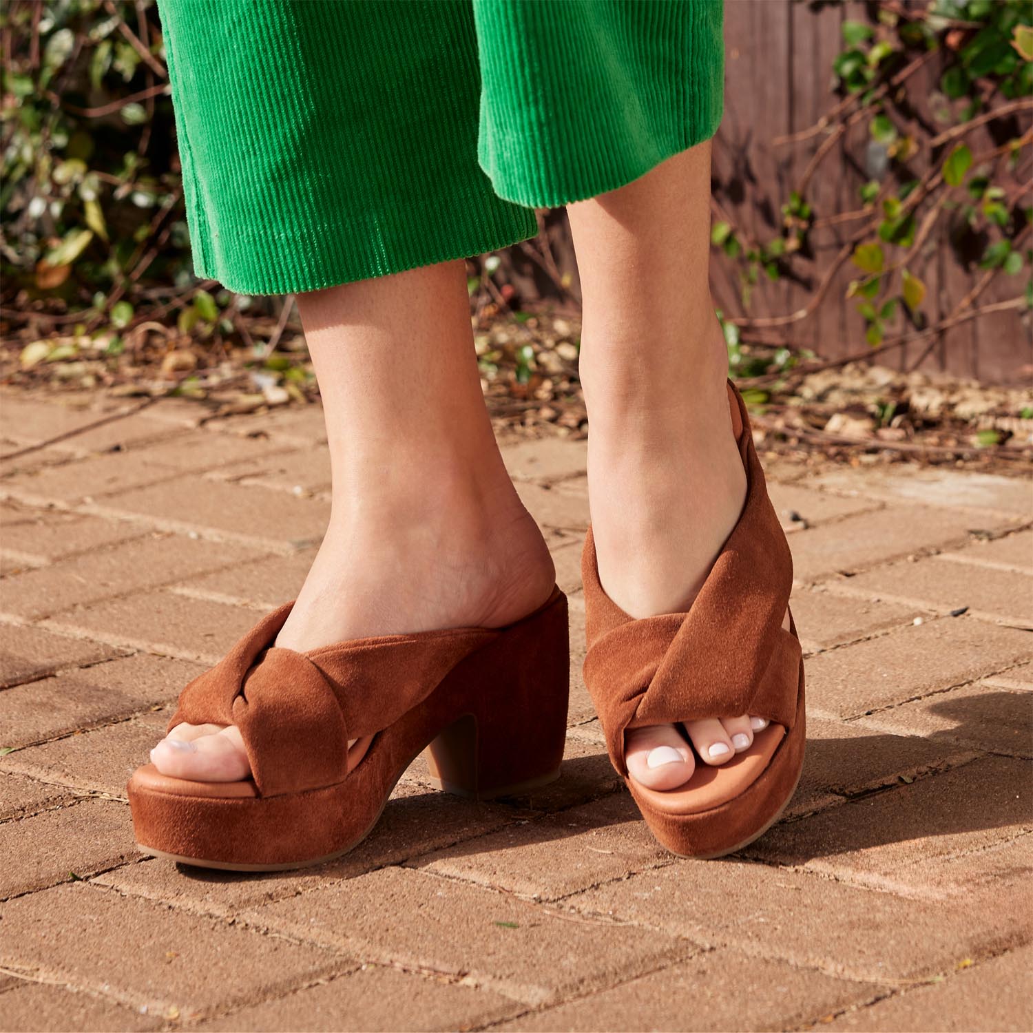 Crossover Platform Mule Heels: Effortless Chic! – Antelope