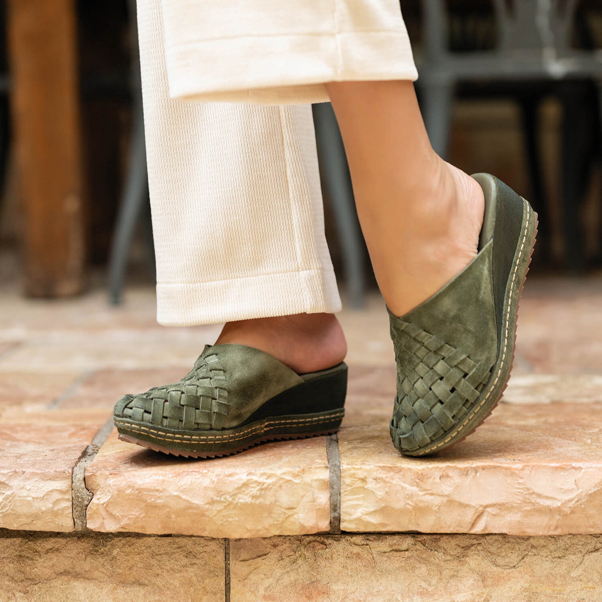 Stylish Women's Woven Mule Comfortable Round Toe Clogs - Antelope Official  Brand™